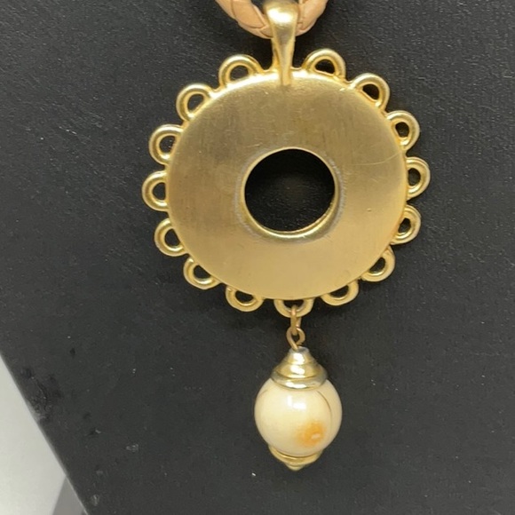 Gold and glass bead necklace on a braided leather cord, and matching earrings - Picture 3 of 8